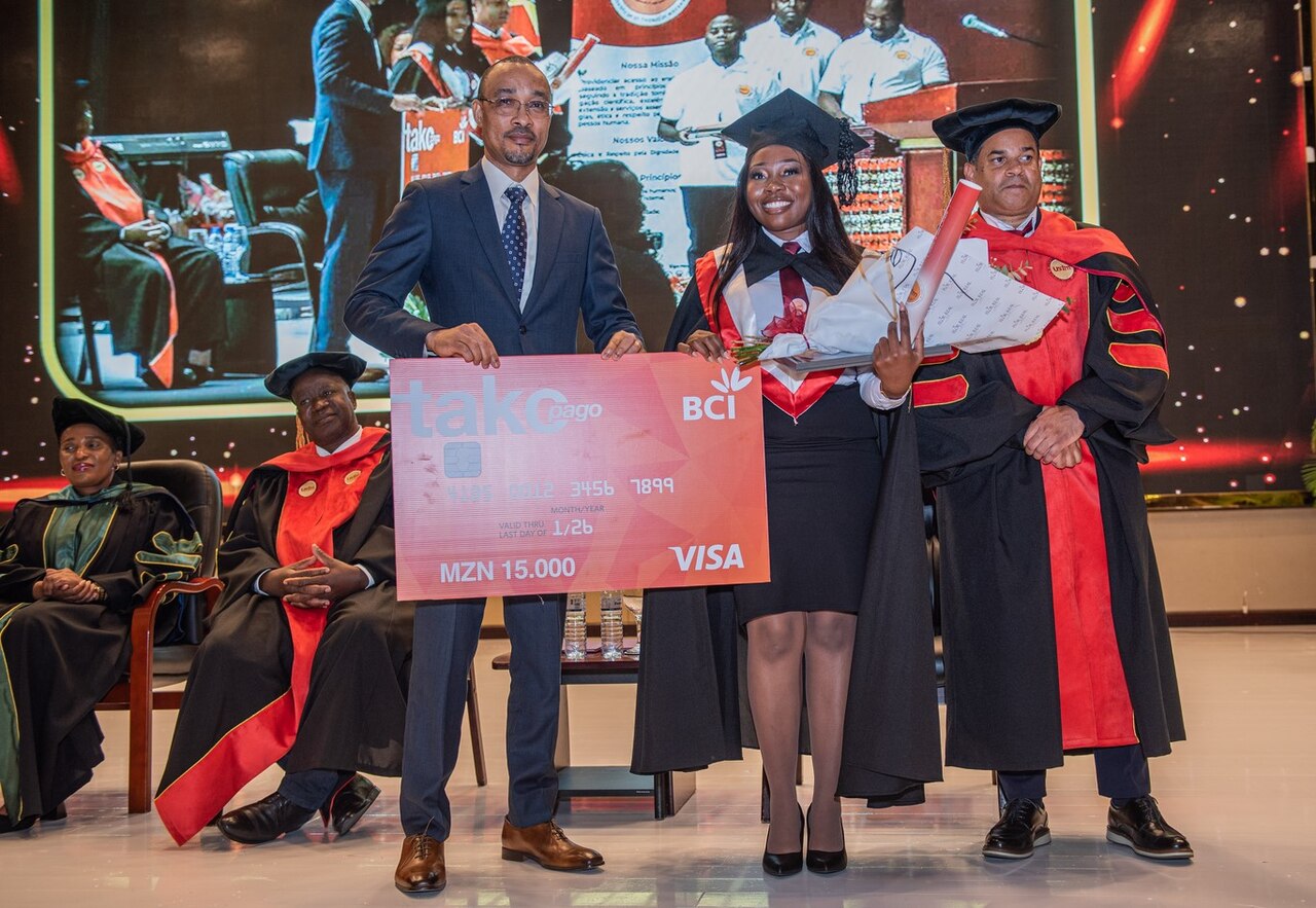 BCI Premeia Melhores Graduados da USTM • Diário Económico