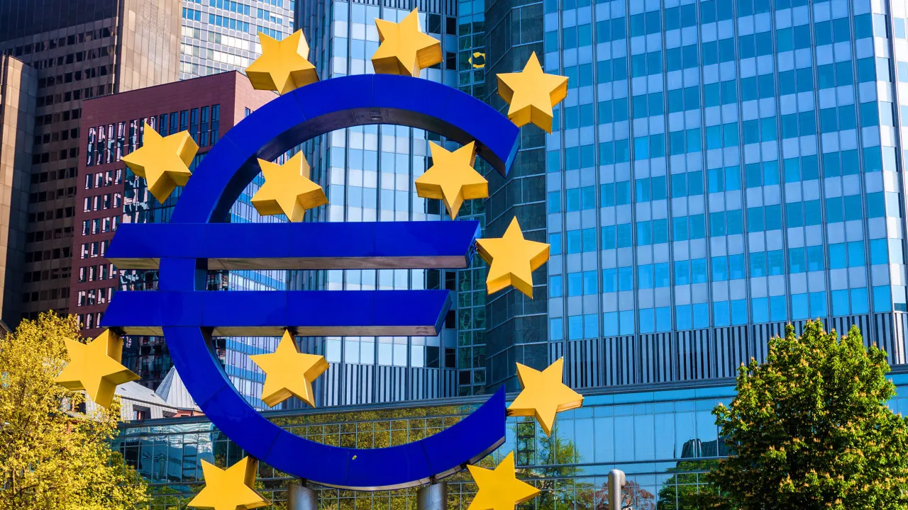 Banca da zona euro mantém critérios no crédito a empresas no