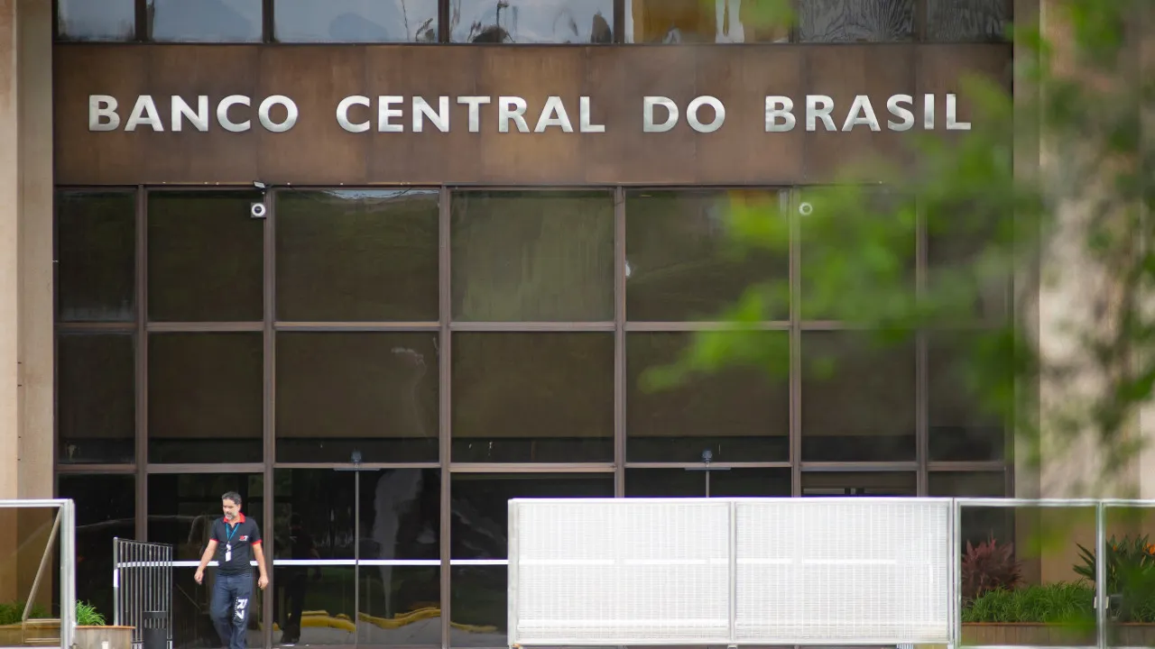 Banco Central do Brasil mantém a taxa de juros em 15%