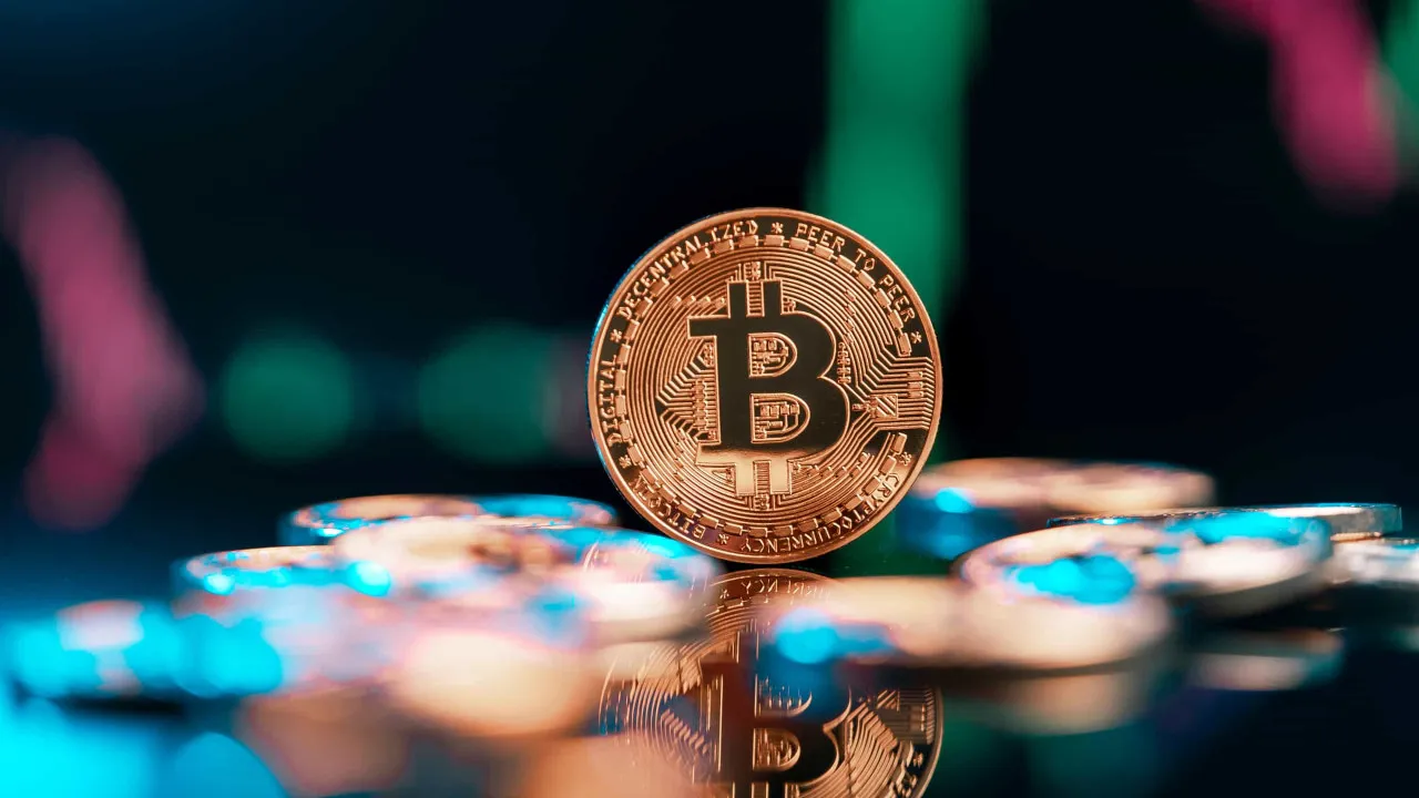 Bitcoin bate recorde e alcança 123.000 dólares