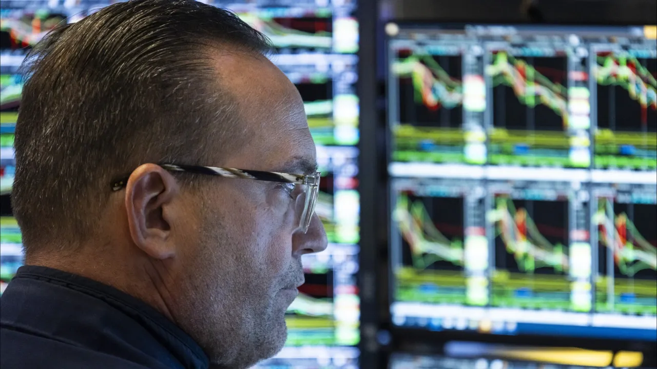 Bolsa de Wall Street abre mista após recordes na véspera