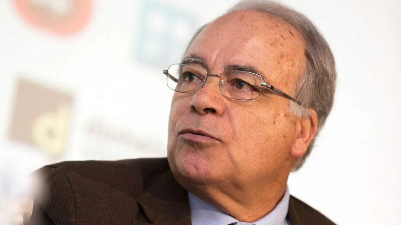 Carvalho da Silva pede debate na sociedade sobre "profundo