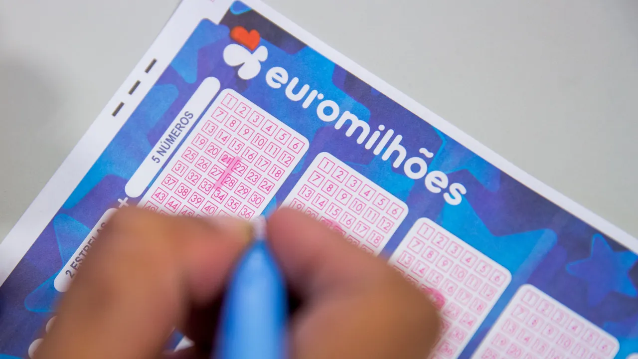 Dois prémios do Euromilhões saíram em Portugal. Quanto