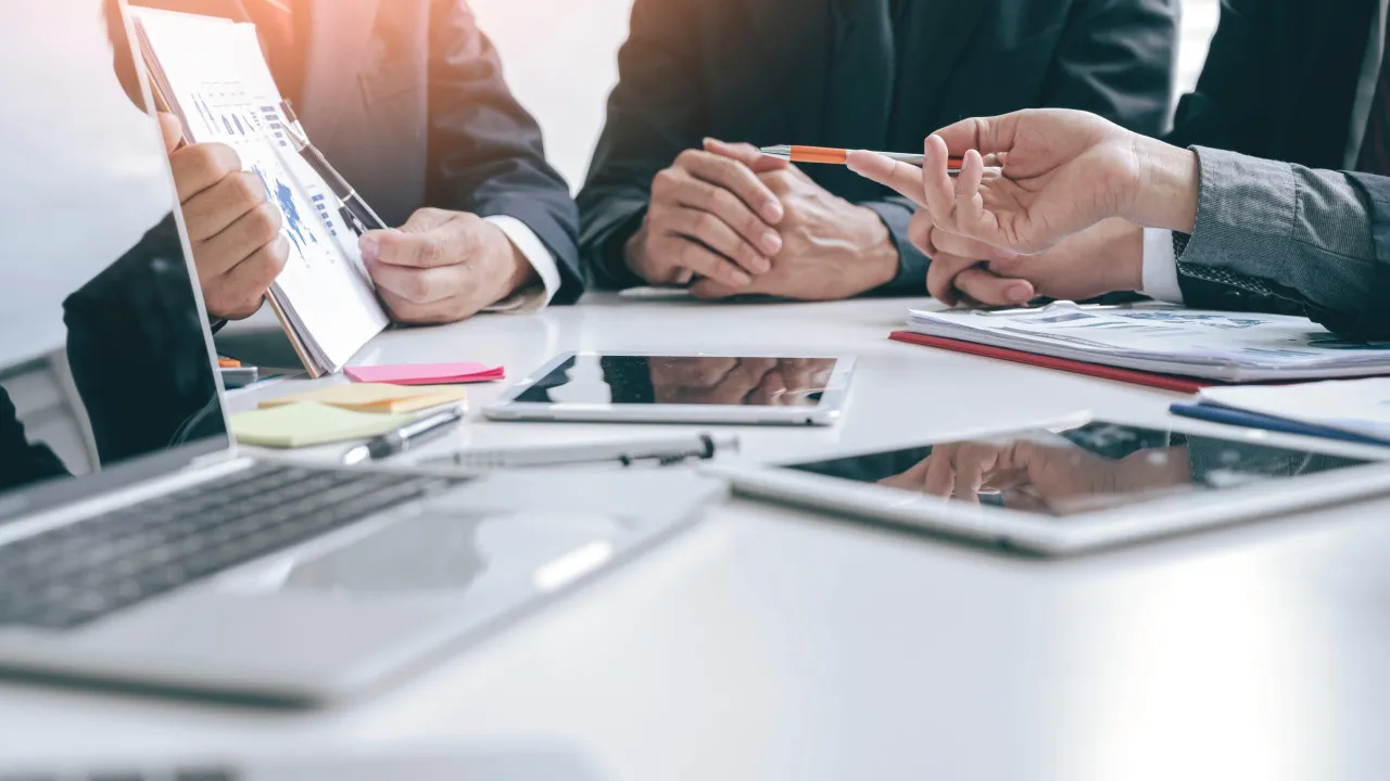 Eis as alterações ao trabalho hoje discutidas
