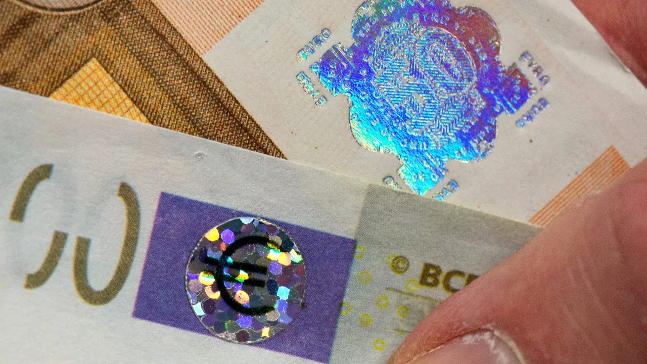 Euro volta a cair e fica na barreira dos 1,16 dólares