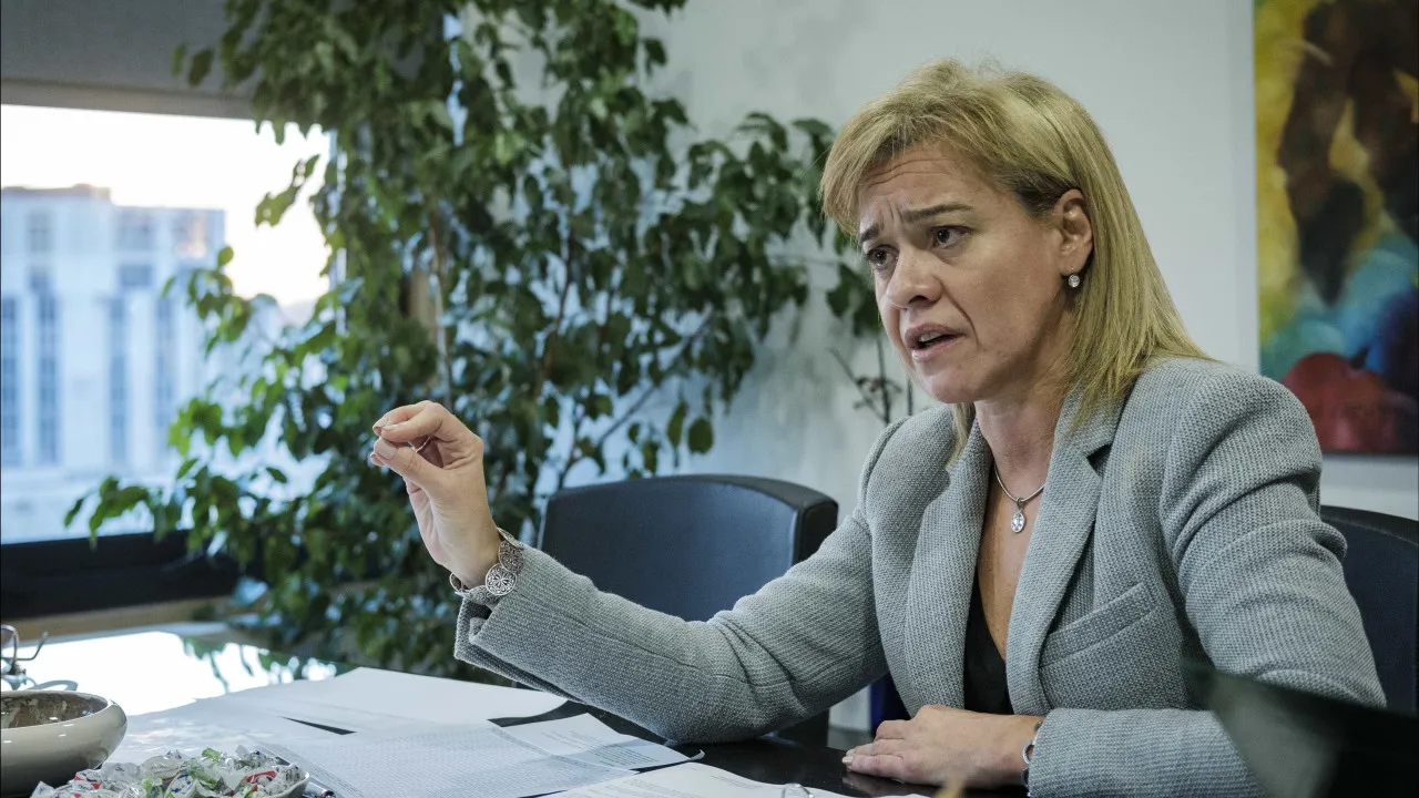 Eurodeputada critica orçamento da UE que "não serve