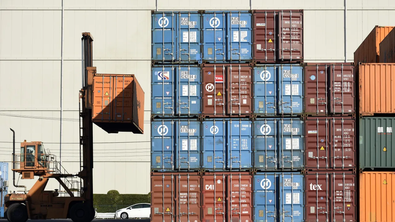Excedente comercial externo sobe em maio na zona euro e na