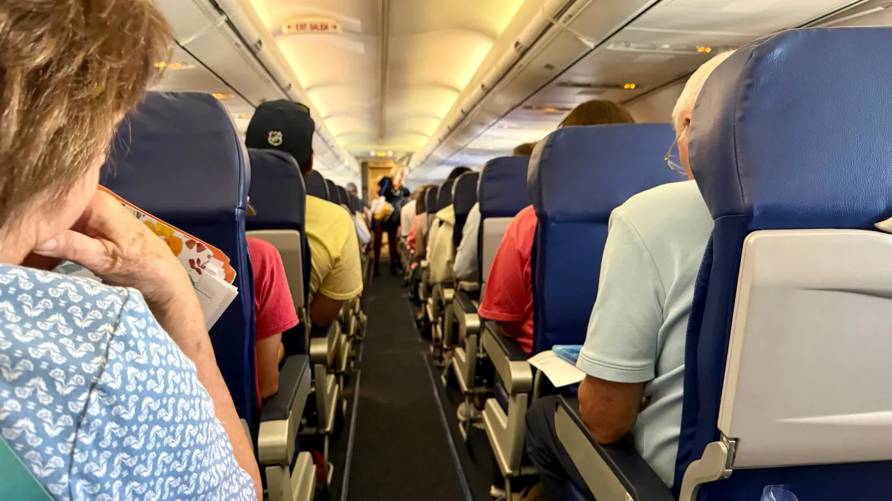 Férias, viagem marcada... sabe como escolher lugar no avião?
