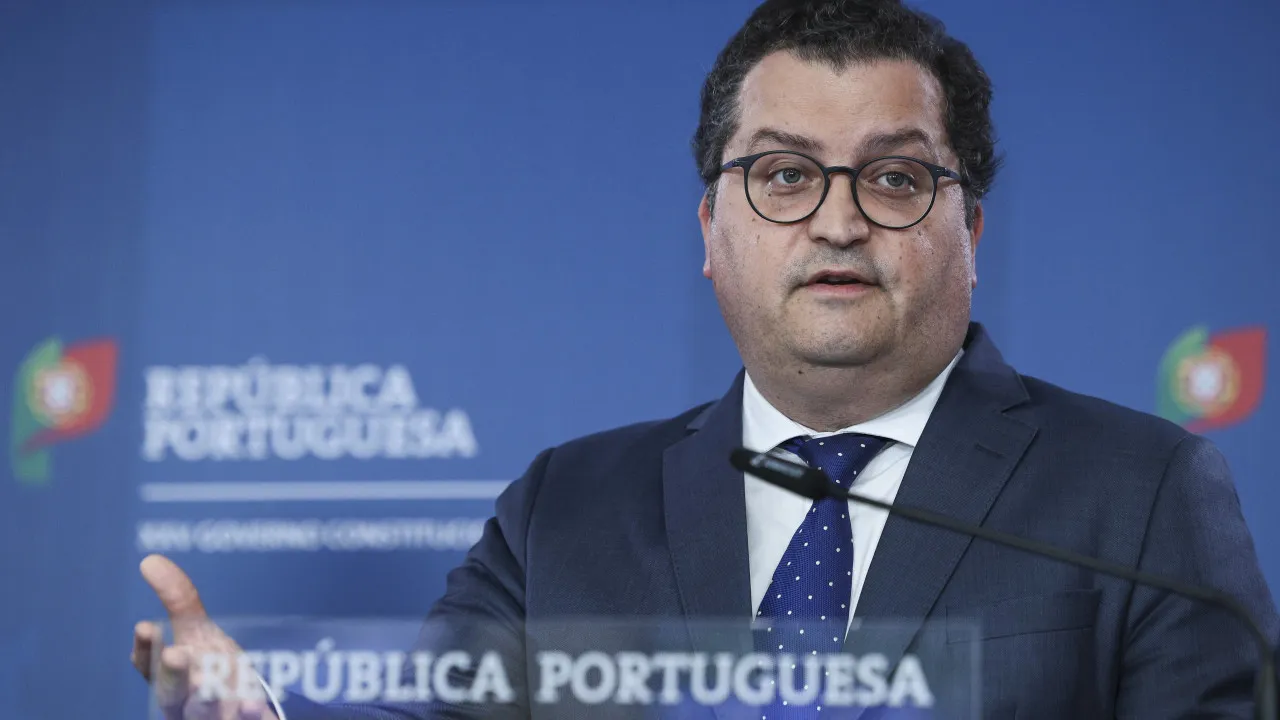 Governo aprova proposta para baixar IRC (que terá de ser