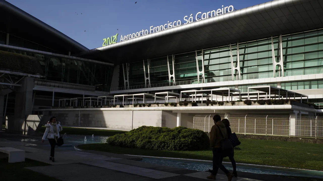 Greve na Menzies cancela 4 voos em Lisboa e tem pela 1.ª vez
