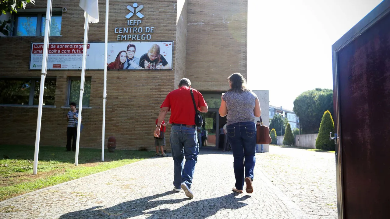 Número de casais no desemprego com queda homóloga de 1,1% em