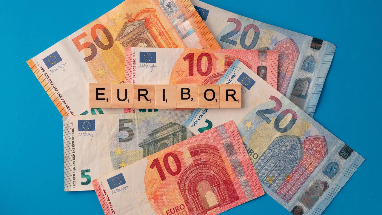 Taxa Euribor cai a três meses e sobe a seis e a 12 meses