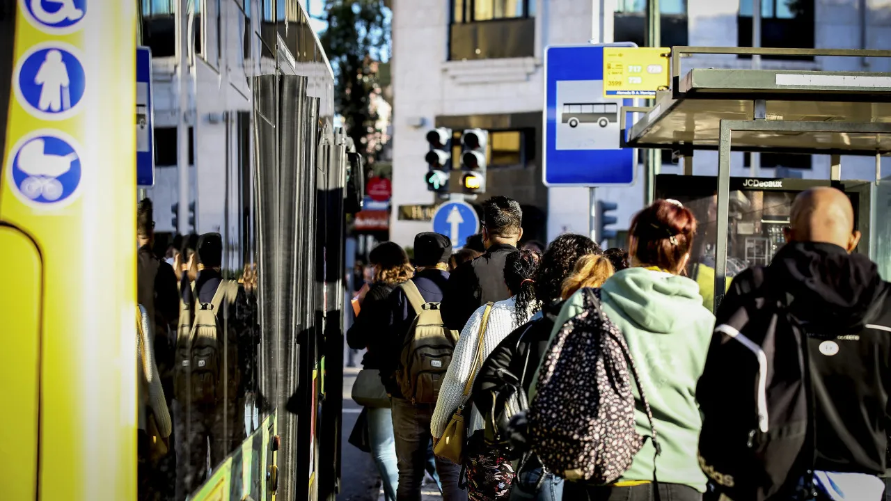 Tem até 24 anos? Já não precisa de carregar o passe