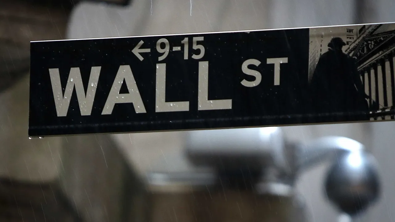 Wall Street cai com Powell a esfriar expectativa de baixa da