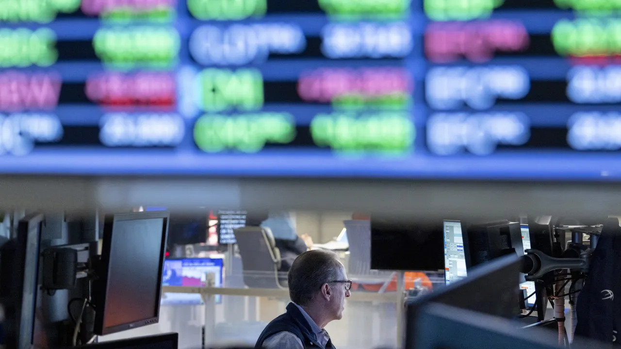 Wall Street fecha semana sem rumo mas com novo recorde do
