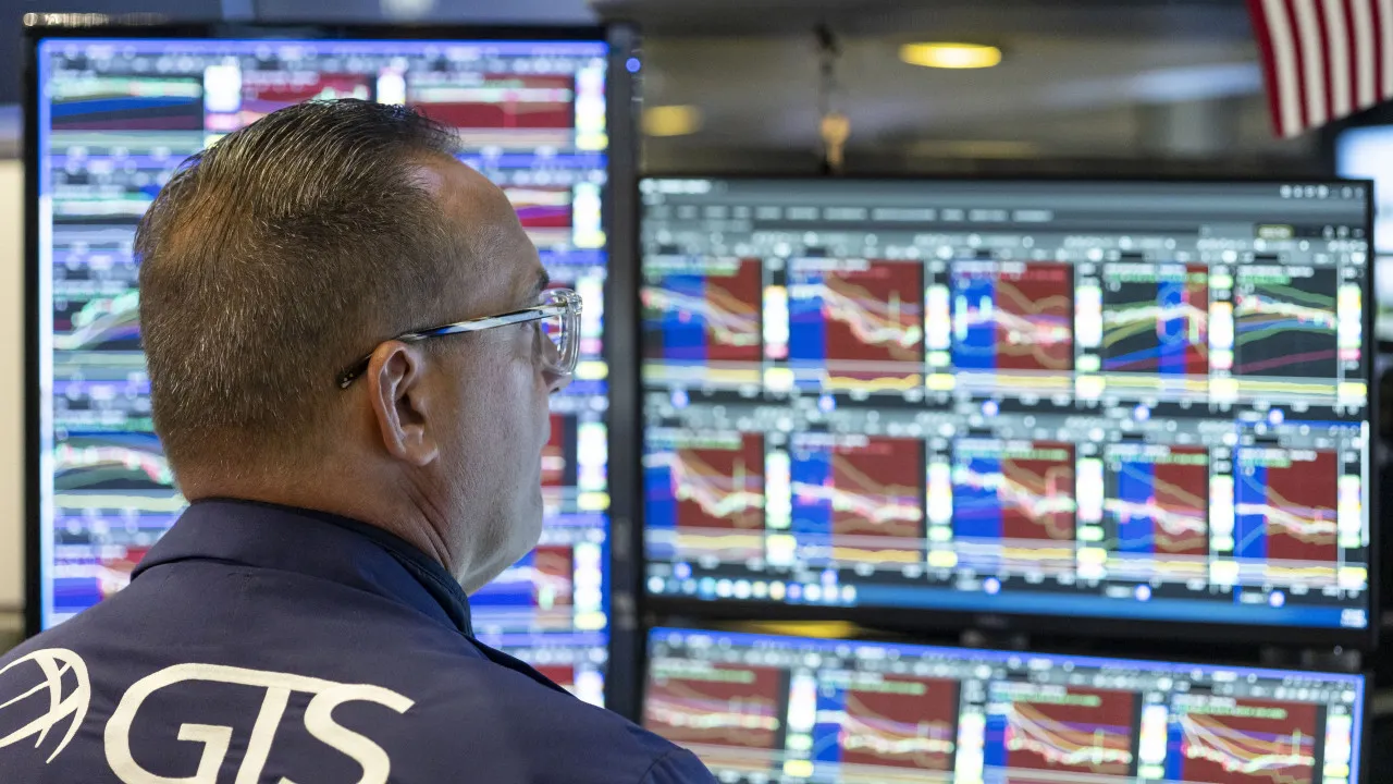 Wall Street sem rumo e espera resultados, mas com recorde do