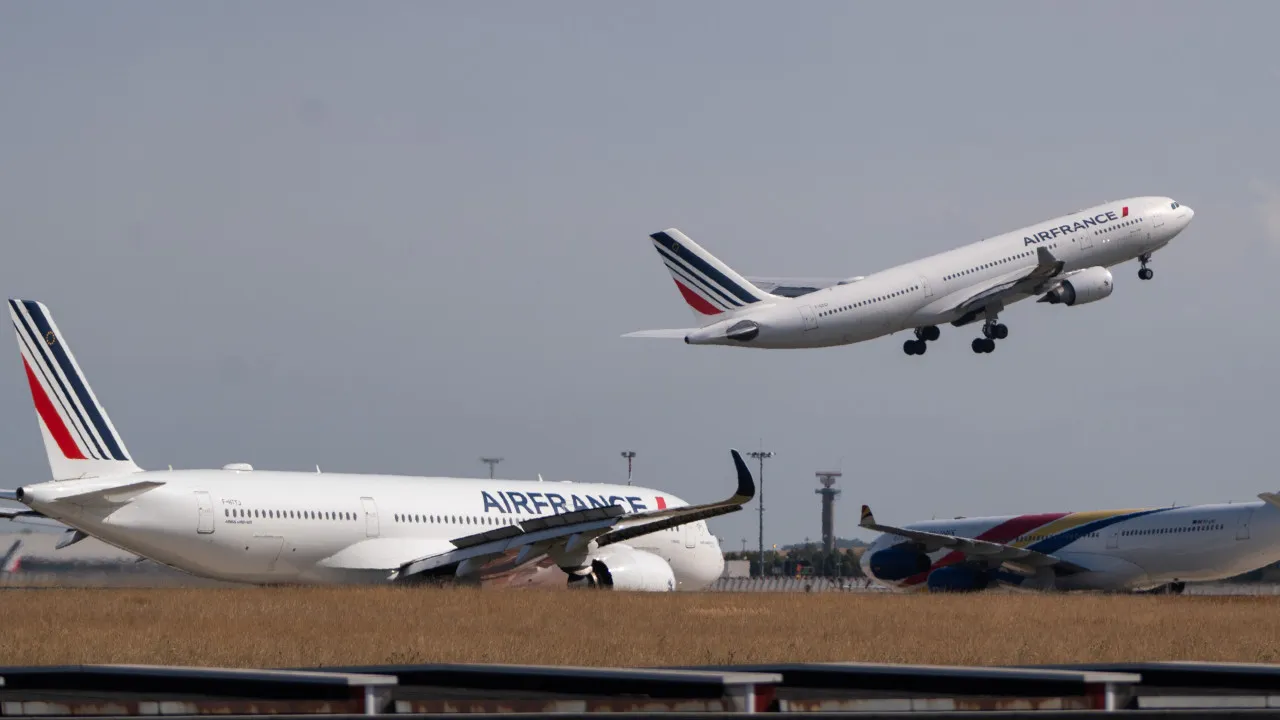 Air France-KLM passa de prejuízo a lucro de 401 milhões no