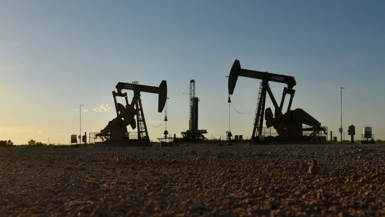 Brent sobe para 66,63 dólares enquanto mercado aguarda