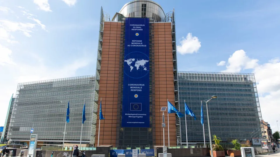 Bruxelas responde a Trump: UE "tem direito" a regular