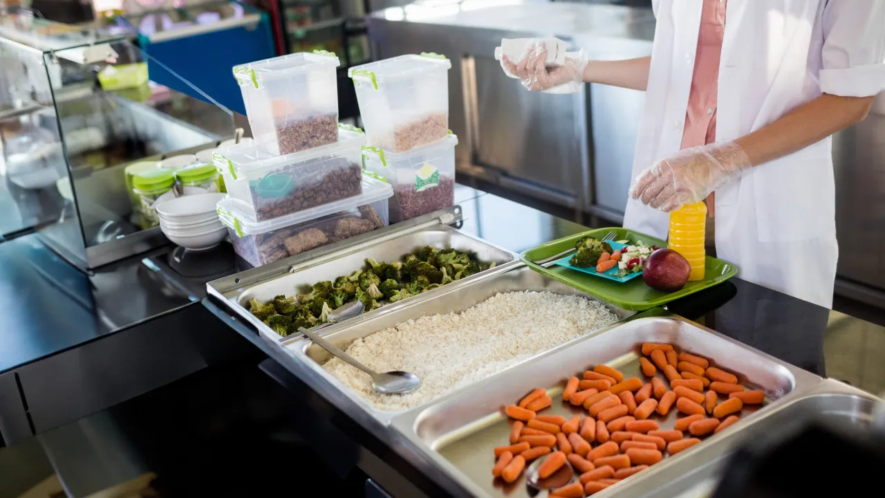 Com ano letivo à porta, há 300 vagas de emprego para