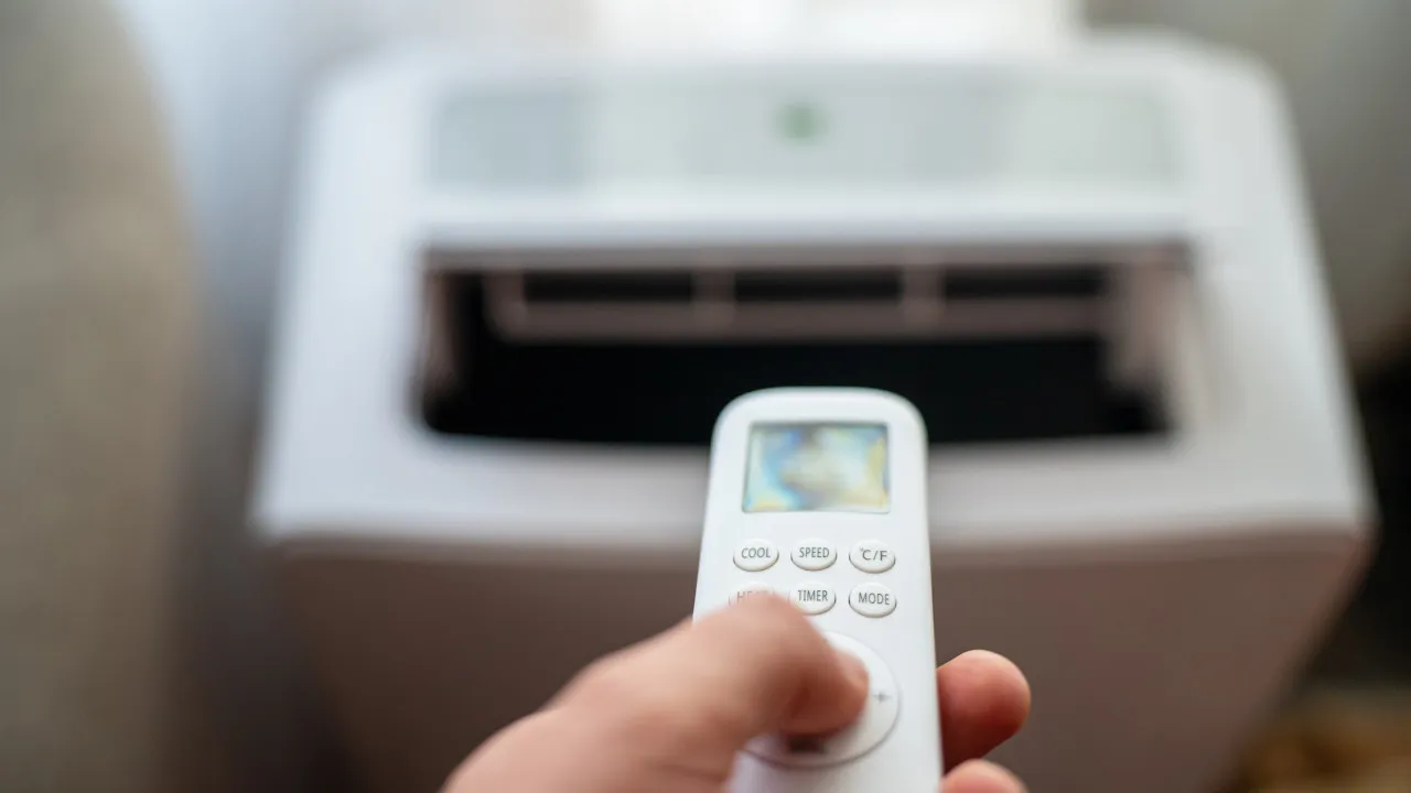 Com calor a apertar, ar condicionado fixo ou portátil? Veja