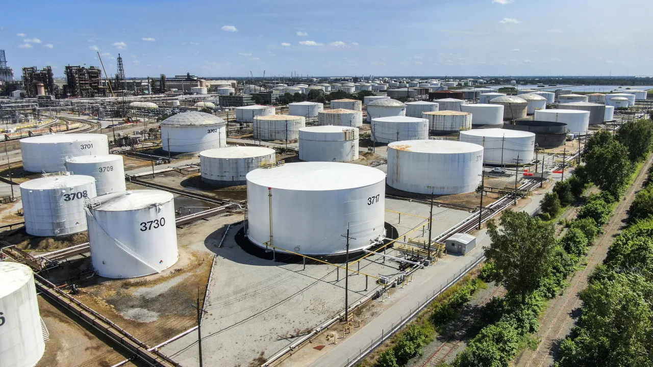 Cotação do Brent para entrega em outubro baixa 0,77% para