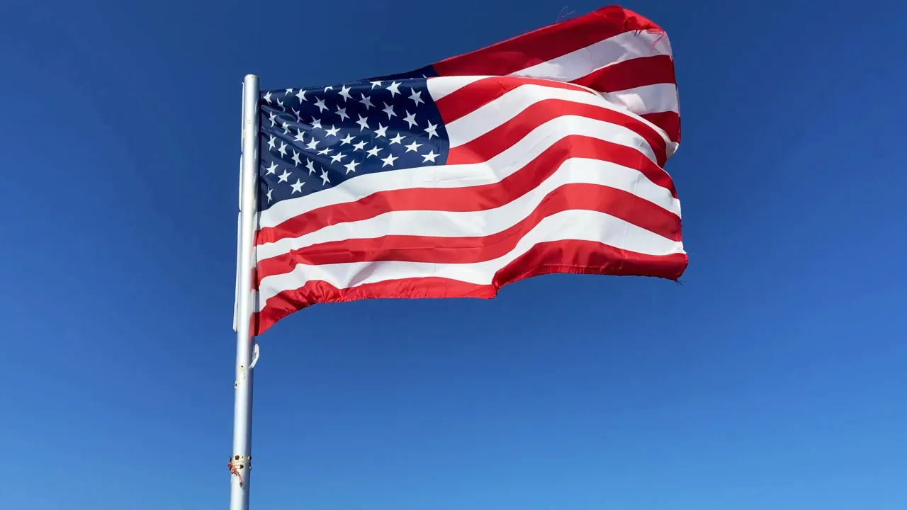 Défice comercial dos Estados Unidos cai 16% em junho