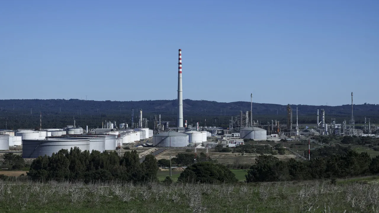 Dez maiores poluidores do país reduziram emissões, mas Galp