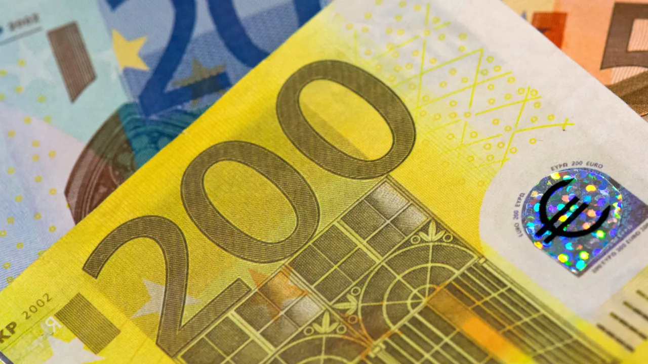 Euro sobe face ao dólar em dia de avisos do BCE