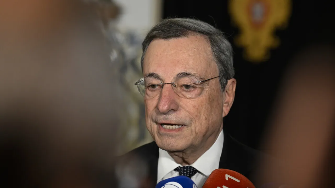 Ex-presidente do BCE diz que UE viu "evaporar" poder