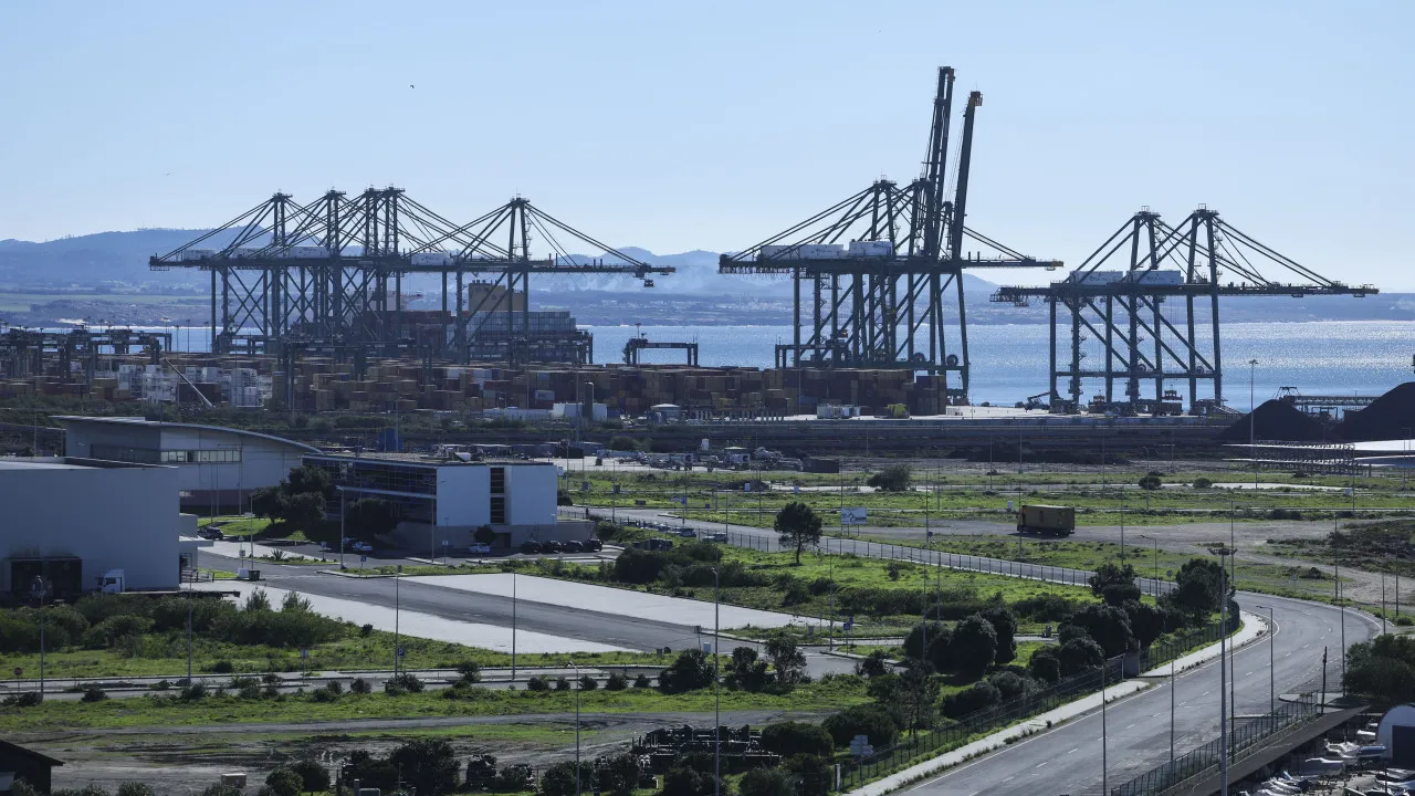 Greve no Terminal XXI com adesão elevada e a condicionar