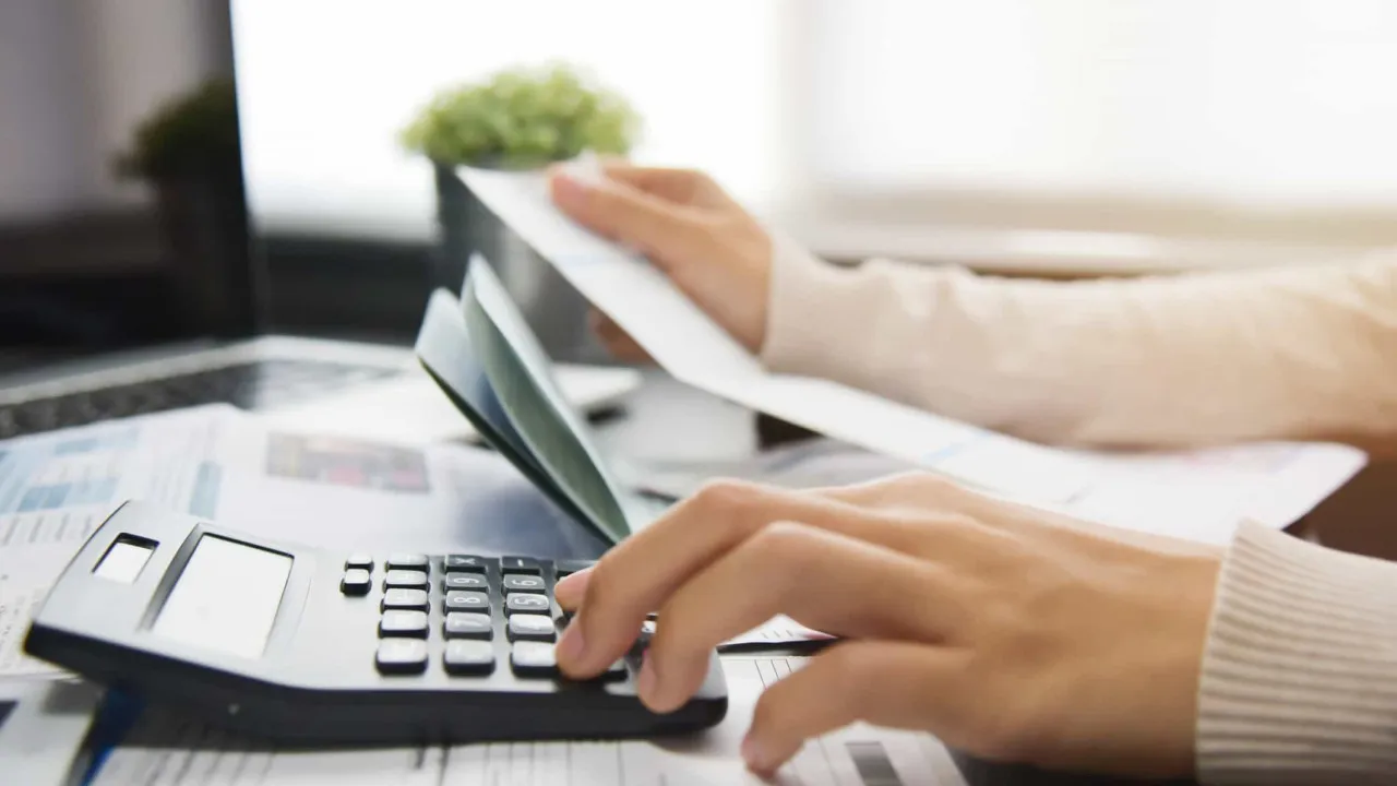 Insolvências de empresas caem 8% até julho após dois anos a