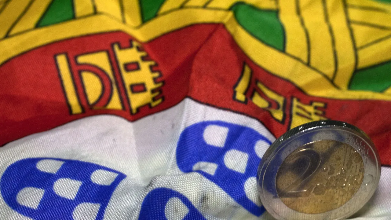 Juros da dívida de Portugal descem a dois, a cinco e a 10