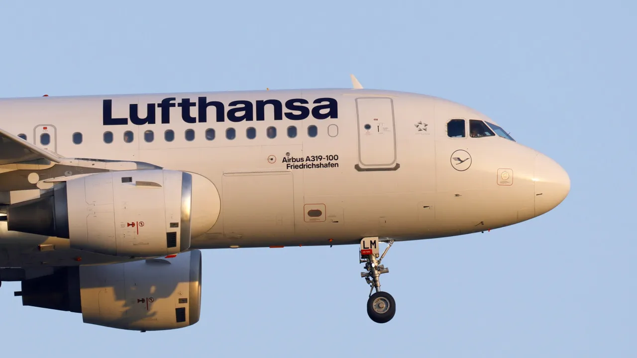 Lufthansa passa de prejuízo a lucro de 127 milhões no 1.º