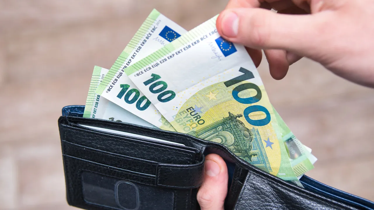 Não se esqueça que salário é diferente este mês: Saiba com o