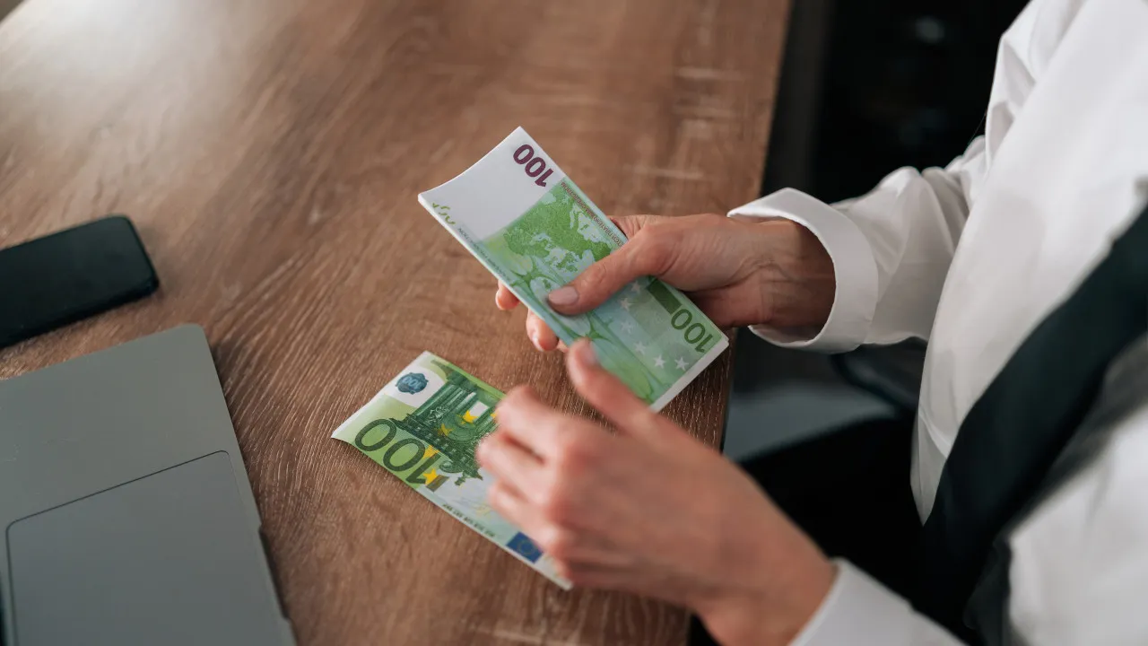 "O seu salário vai ser maior em agosto" (Governo explica