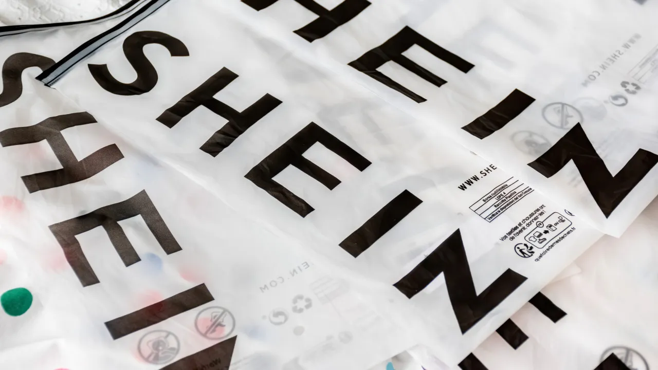 Shein multada em um milhão em Itália por publicidade