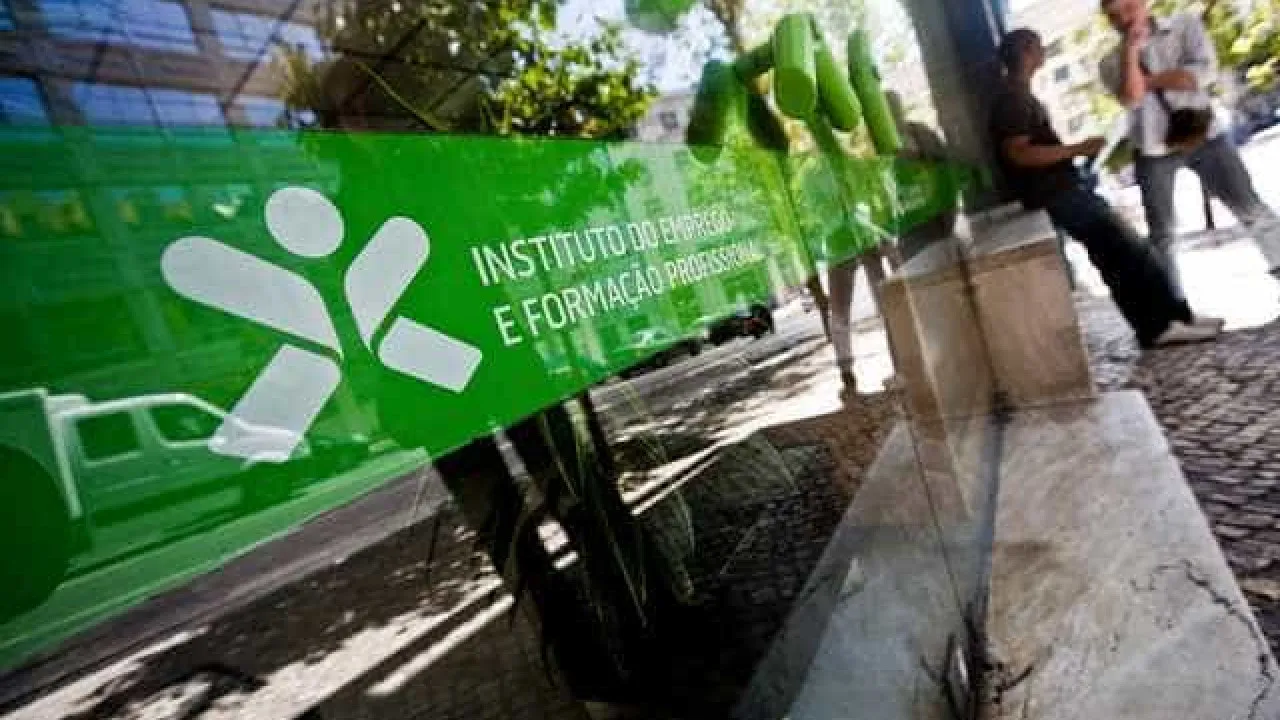 Taxa de desemprego cai para 5,9% no 2.º trimestre