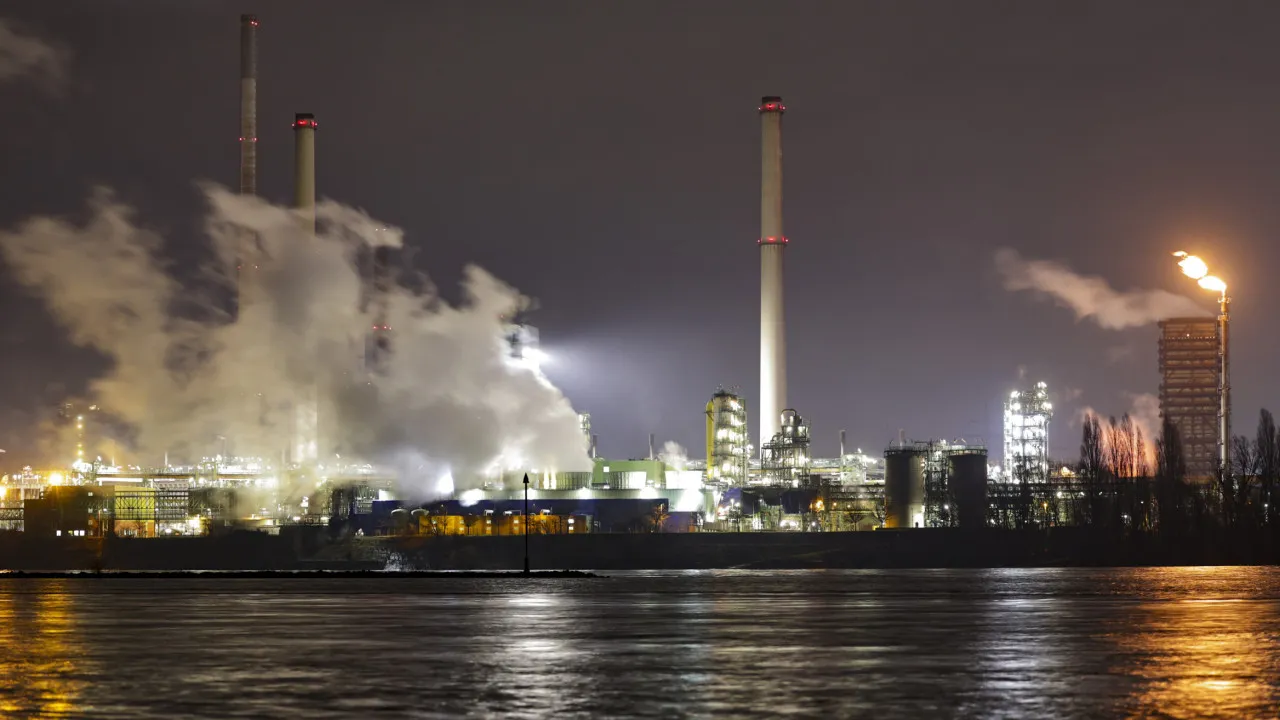 Thyssenkrupp reduz previsões anuais após agravar prejuízo no