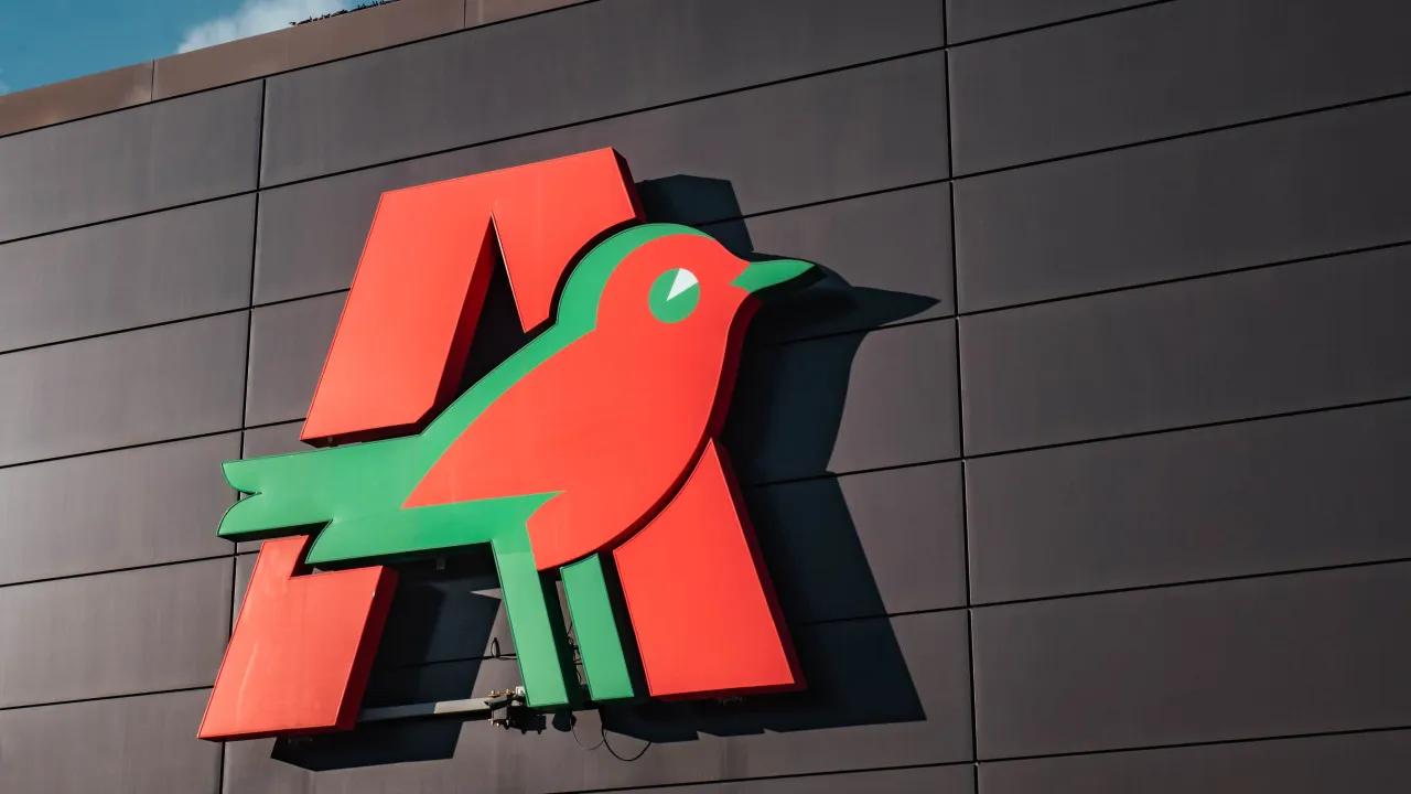 Trabalhadores dos armazéns da Auchan em greve na