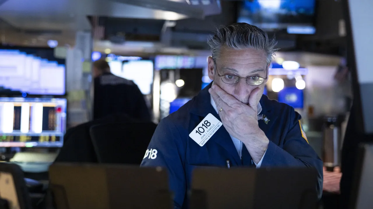 Wall Street abre misto com tecnológicas em queda