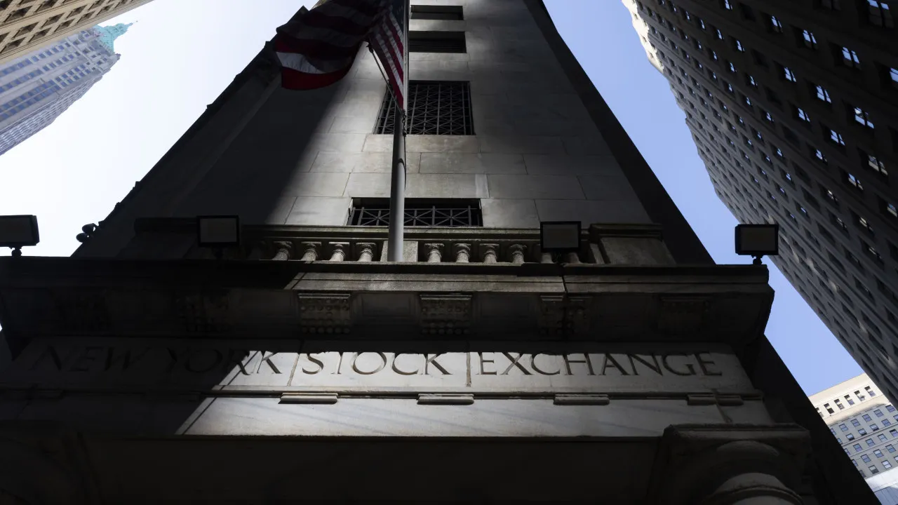 Wall Street cai com números do emprego e Trump despede