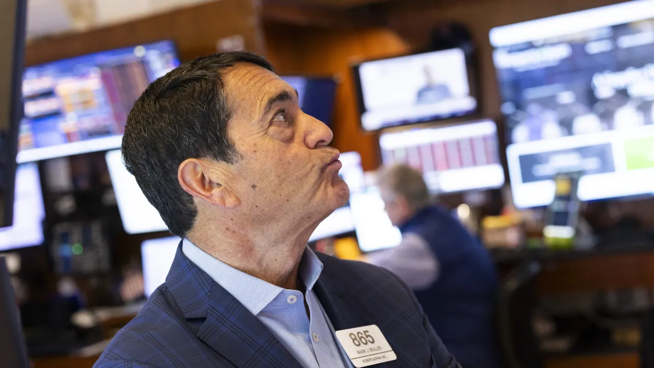 Wall Street fecha em alta animada por possível corte de