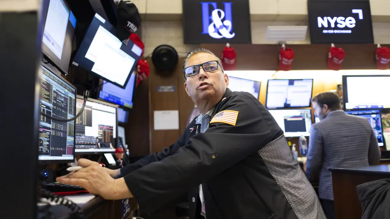 Wall Street fecha sem rumo, mais pressionada pelas tarifas
