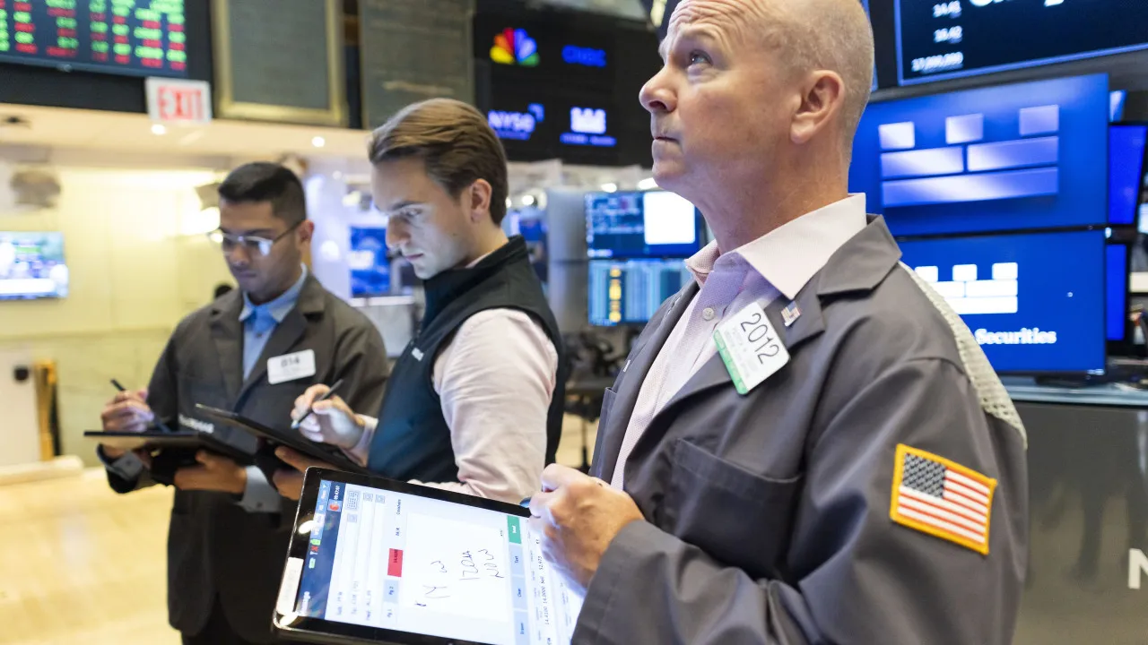 Wall Street praticamente inalterado em dia de reunião entre