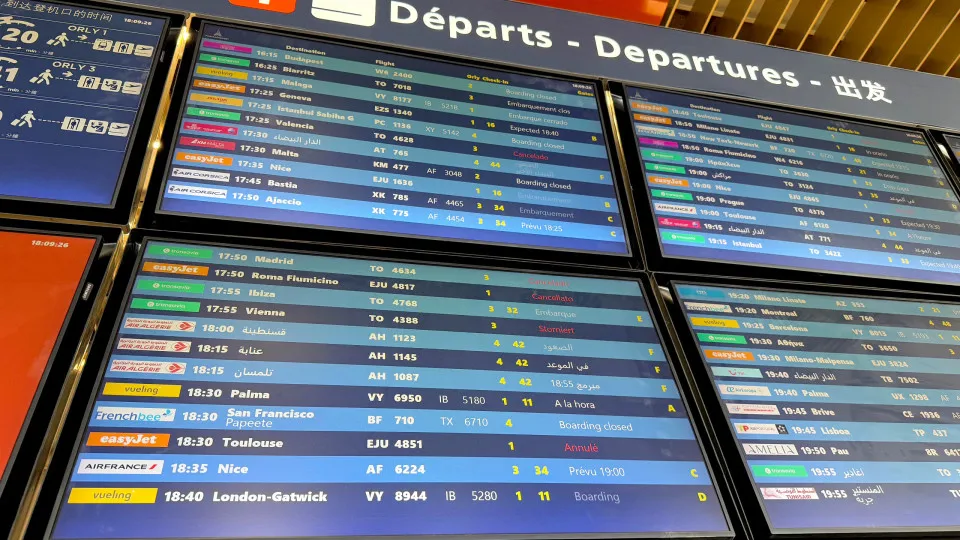 Aeroporto de Orly com 20% dos voos cancelados devido a