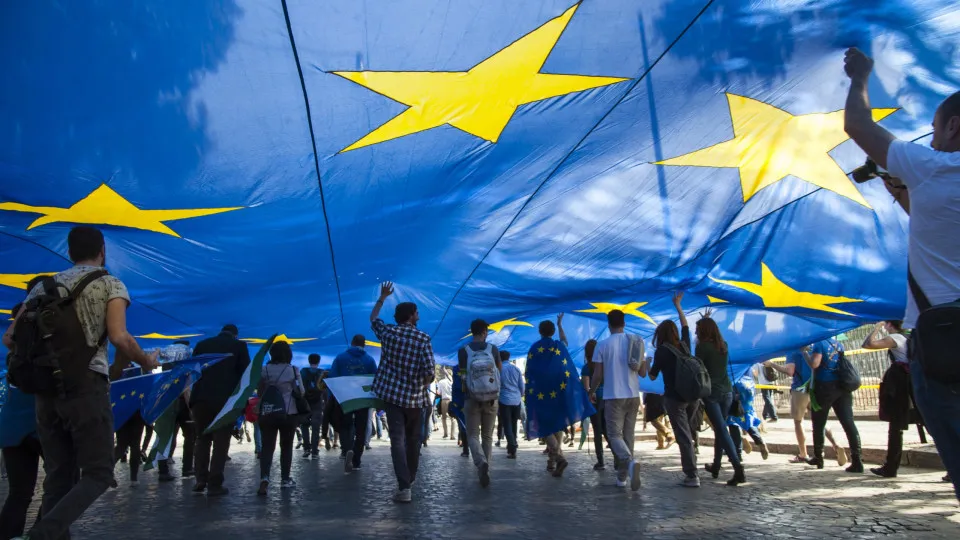 Desemprego recua em julho na zona euro e UE