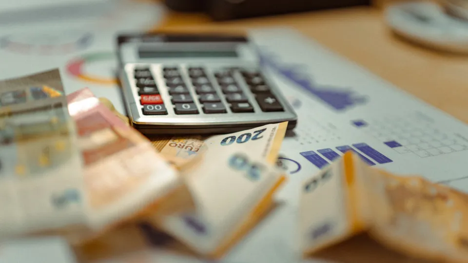 Sabe que pode pagar o IRS em prestações? Explicamos tudo