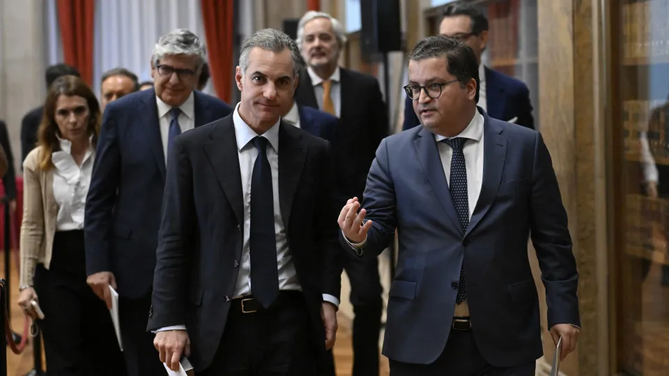 Acordo de venda do Novo Banco assinado. Cinco perguntas e