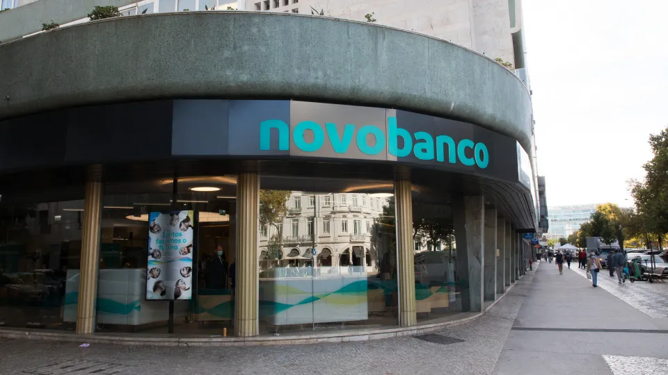 Acordos de adesão à venda do Novo Banco são assinados na